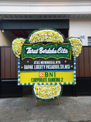 Papan Bunga Duka di Sumpur Kudus