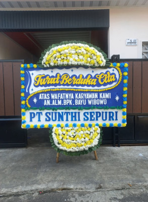 Papan Bunga Duka di Sumpur Kudus