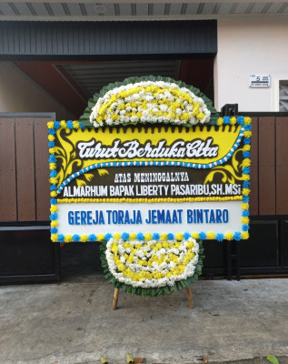 Papan Bunga Duka di Sumpur Kudus