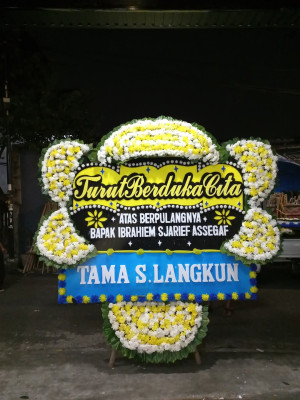 Papan Bunga Duka di Sumpur Kudus
