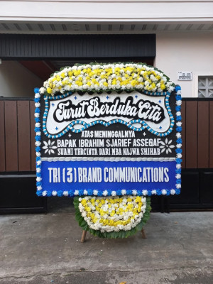 Papan Bunga Duka di Sumpur Kudus